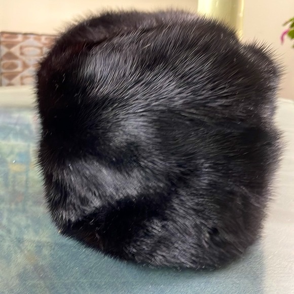 Vintage Black Mink Hat, from the 60’s - Picture 11 of 15